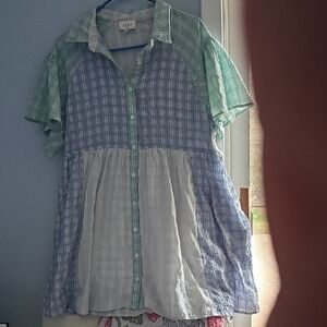 Aura Blue and Green Button Down Shirt with Collared Neckline